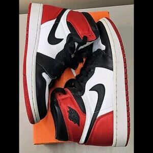 Nike Air Jordan Retro 1 High OG Satin Black Toe Red CD0461-016 Womens sz 8